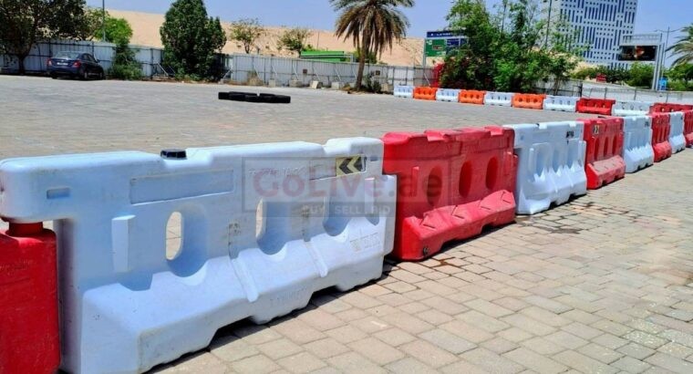 Water-Filled Barriers / Road Safety Barriers